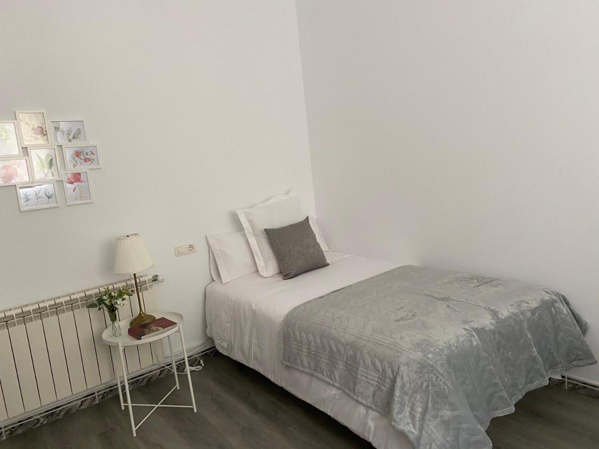Campo De Estrellas Apartment ซานติอาโก เด กอมโปสเตลา ภายนอก รูปภาพ